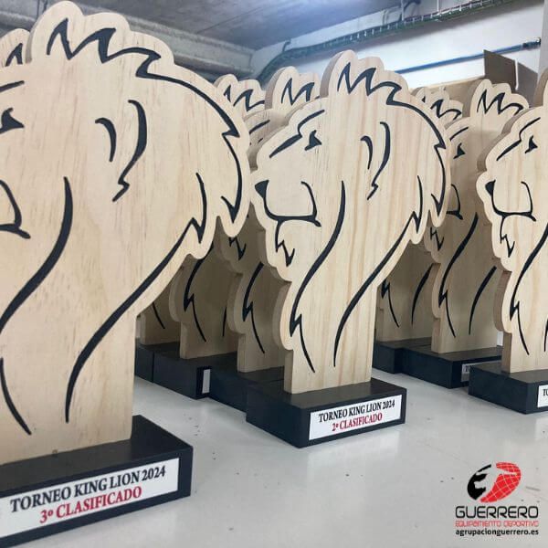 Trofeos de madera personalizados